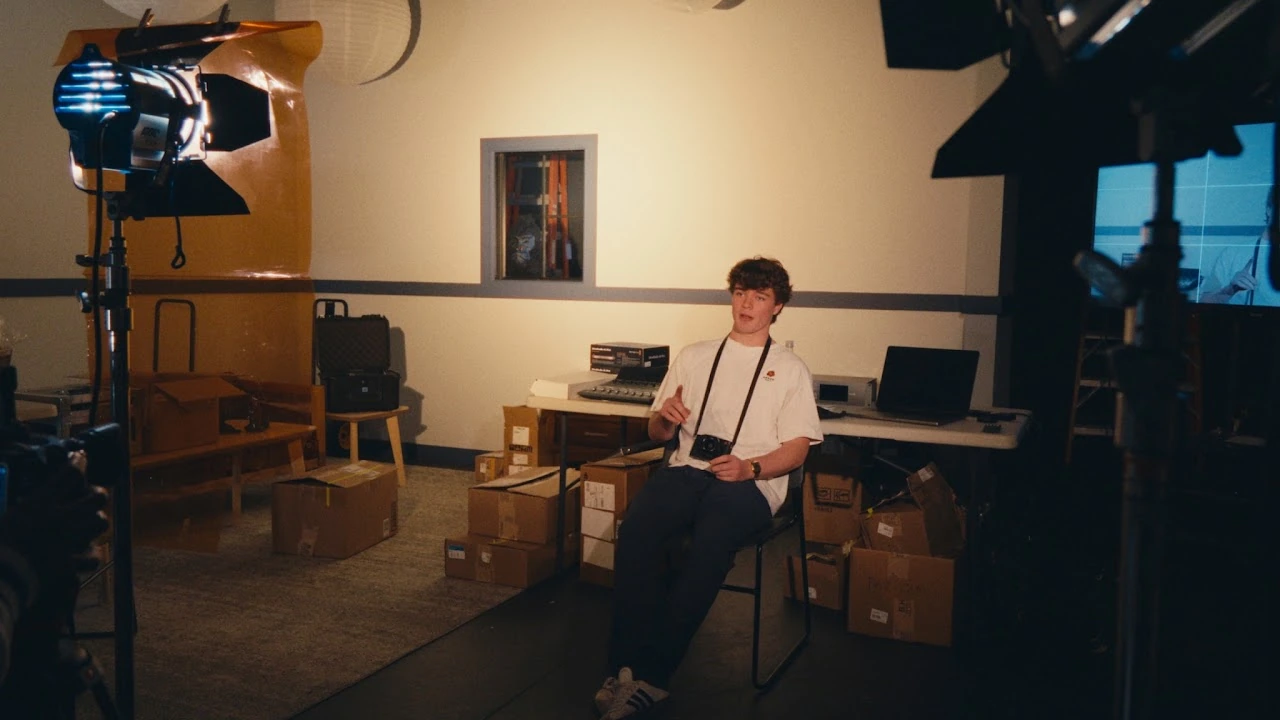 Gorilla in the Studio — photograph 02
